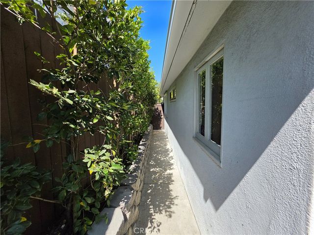 310 S Thurston, Los Angeles, CA 90049