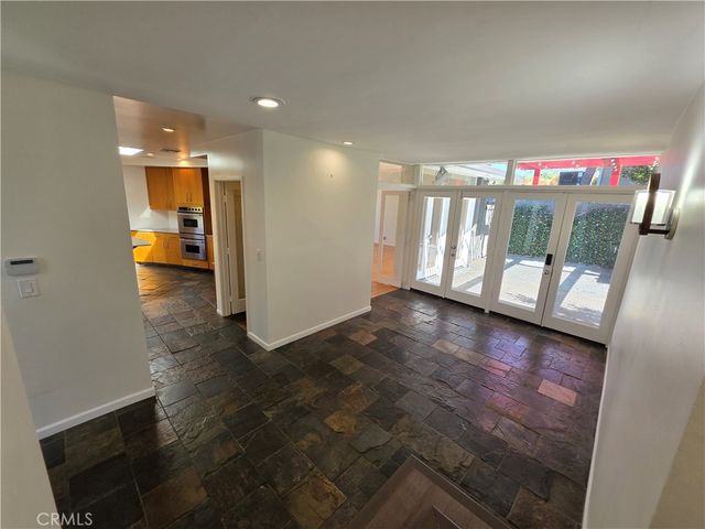 310 S Thurston, Los Angeles, CA 90049