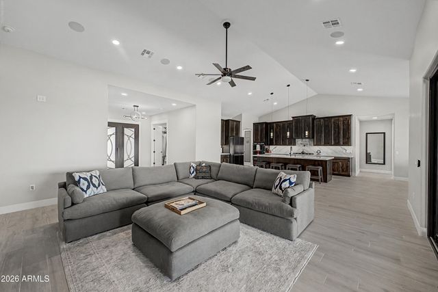 8236 N CALLE HERMOSA Circle, Casa Grande, AZ 85194