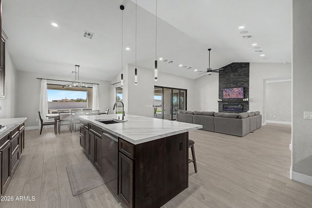 8236 N CALLE HERMOSA Circle, Casa Grande, AZ 85194