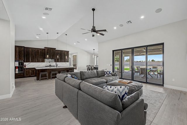 8236 N CALLE HERMOSA Circle, Casa Grande, AZ 85194