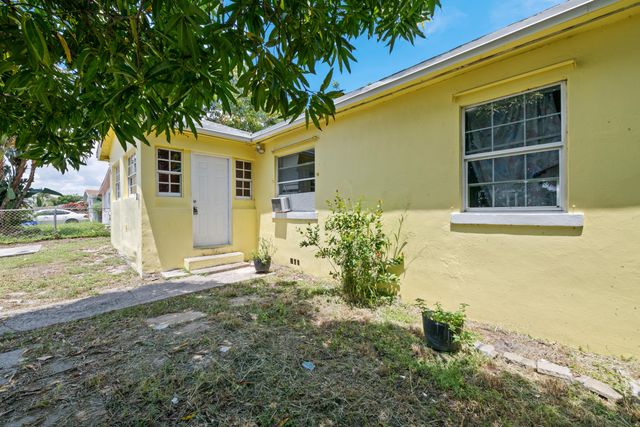 616 W 5TH Street, Riviera Beach, FL 33404