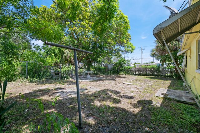 616 W 5TH Street, Riviera Beach, FL 33404