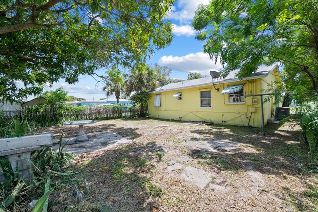 616 W 5TH Street, Riviera Beach, FL 33404