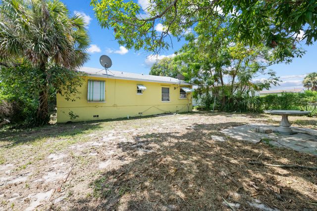 616 W 5TH Street, Riviera Beach, FL 33404