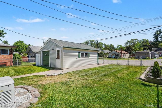 2295 Davista Drive, Highland, MI 48356