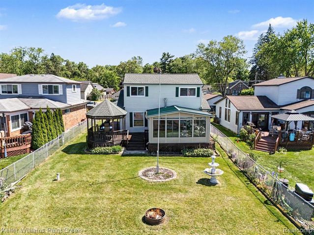 2295 Davista Drive, Highland, MI 48356