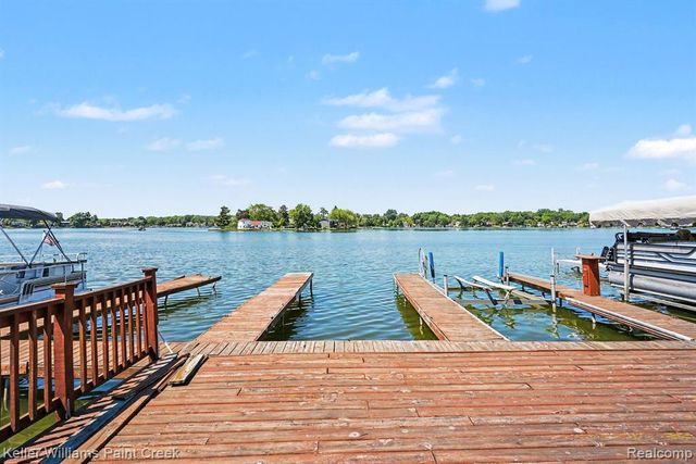 2295 Davista Drive, Highland, MI 48356