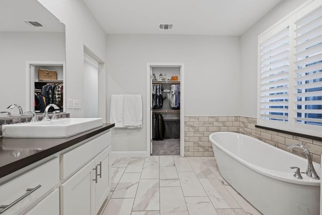 102 Chesapeake Ct, Lincoln, CA 95648