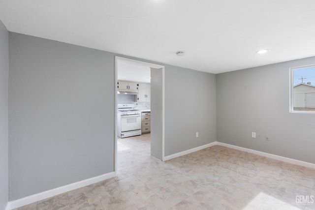 300 Buchanan Street, Taft, CA 93268