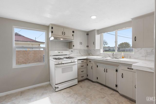 300 Buchanan Street, Taft, CA 93268