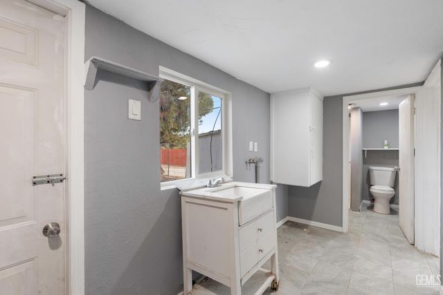 300 Buchanan Street, Taft, CA 93268