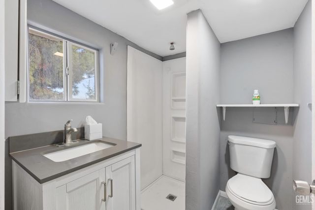 300 Buchanan Street, Taft, CA 93268