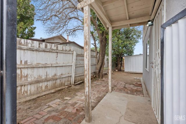 300 Buchanan Street, Taft, CA 93268