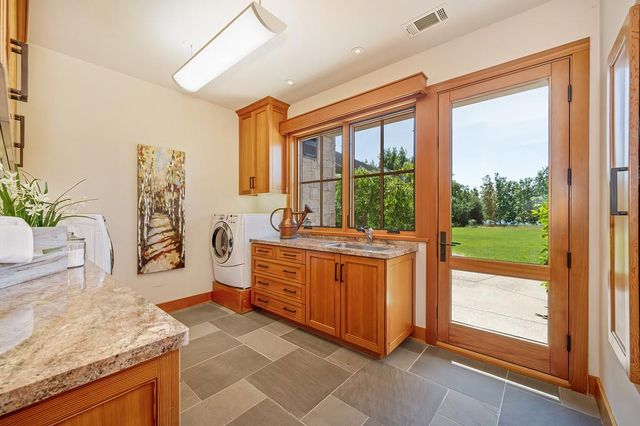 1850 W Twisted Vine Way, Acampo, CA 95220