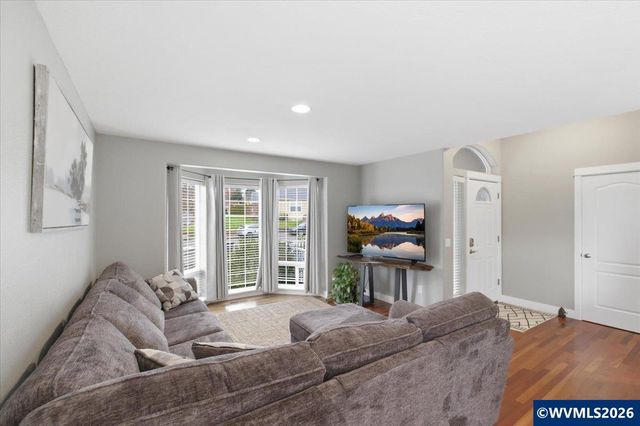 684 NW Jasper St, Dallas, OR 97338