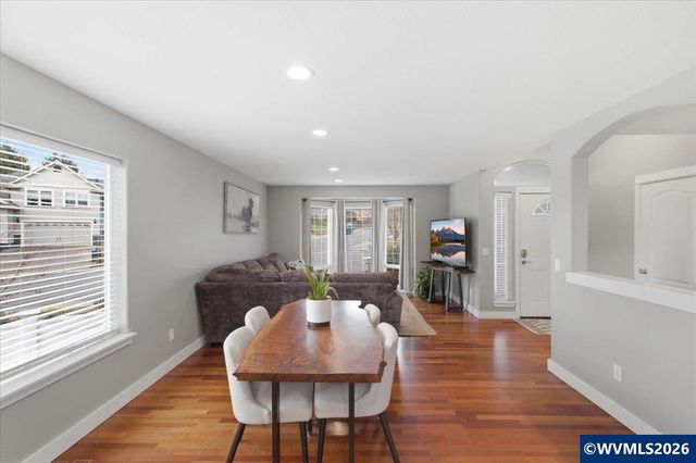 684 NW Jasper St, Dallas, OR 97338