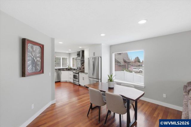 684 NW Jasper St, Dallas, OR 97338