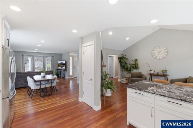 684 NW Jasper St, Dallas, OR 97338