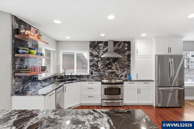 684 NW Jasper St, Dallas, OR 97338