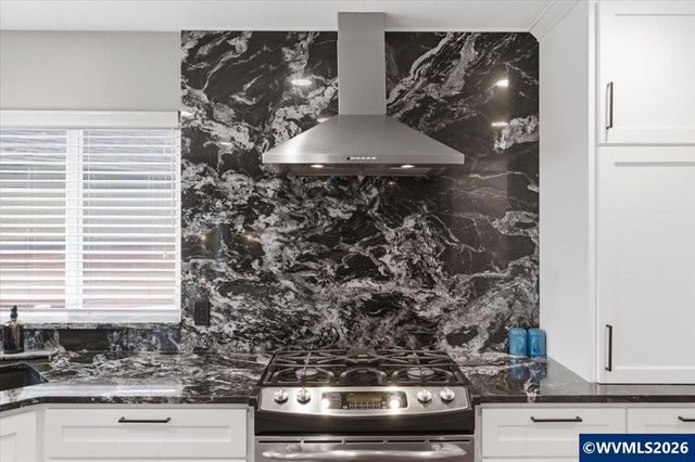 684 NW Jasper St, Dallas, OR 97338