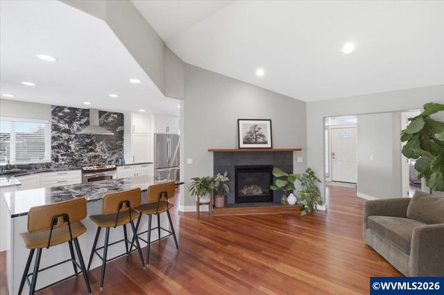 684 NW Jasper St, Dallas, OR 97338