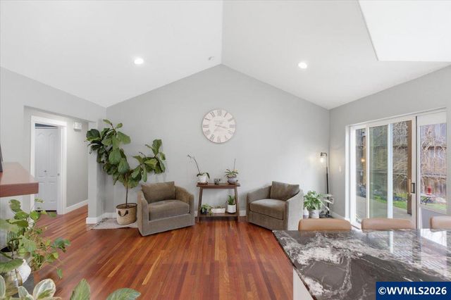 684 NW Jasper St, Dallas, OR 97338