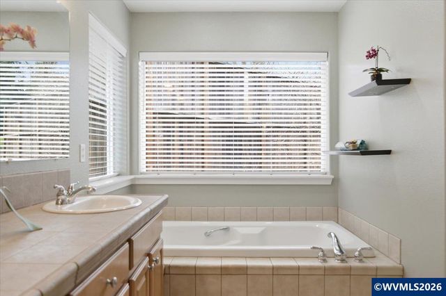 684 NW Jasper St, Dallas, OR 97338