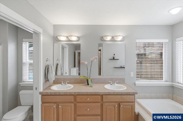 684 NW Jasper St, Dallas, OR 97338