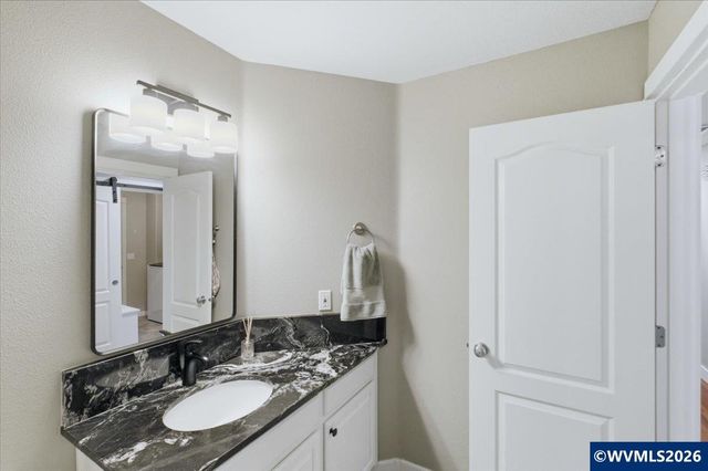 684 NW Jasper St, Dallas, OR 97338