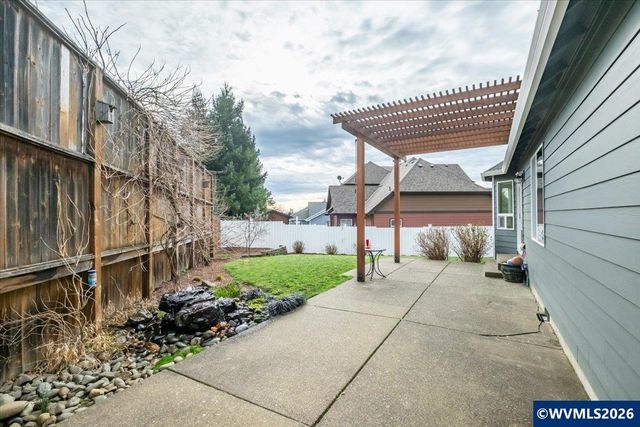 684 NW Jasper St, Dallas, OR 97338