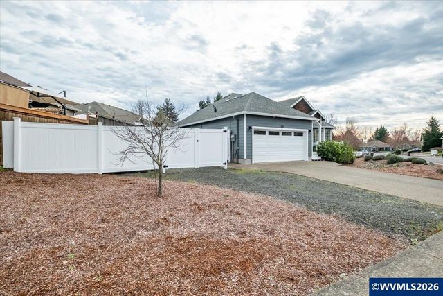 684 NW Jasper St, Dallas, OR 97338