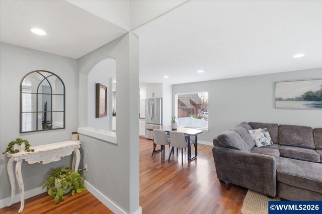 684 NW Jasper St, Dallas, OR 97338