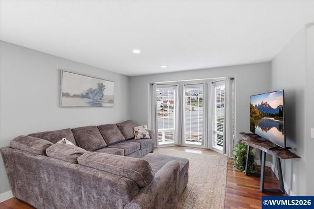 684 NW Jasper St, Dallas, OR 97338