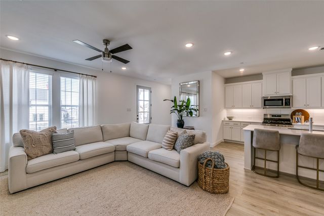 8845 Stablehand Mews, Frisco, TX 75035