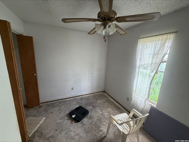 802 County Line Rd, Jourdanton, TX 78026