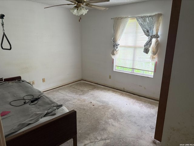 802 County Line Rd, Jourdanton, TX 78026
