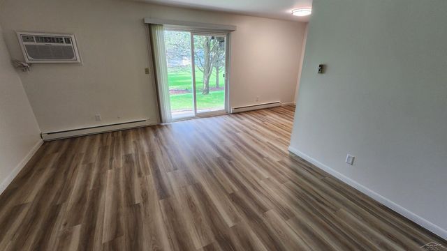 240 W Tuscola Unit 4 Street 4, Frankenmuth, MI 48734
