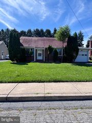 590 COLLEGE GARDEN DR, Kutztown, PA 19530