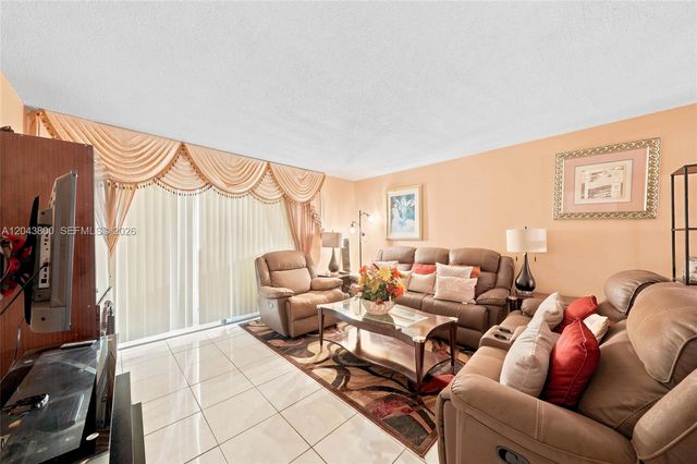 4141 NW 44th Avenue 321, Lauderdale Lakes, FL 33319