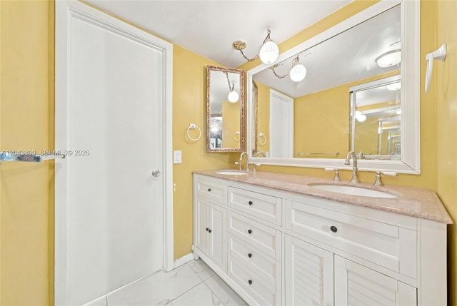 4141 NW 44th Avenue 321, Lauderdale Lakes, FL 33319