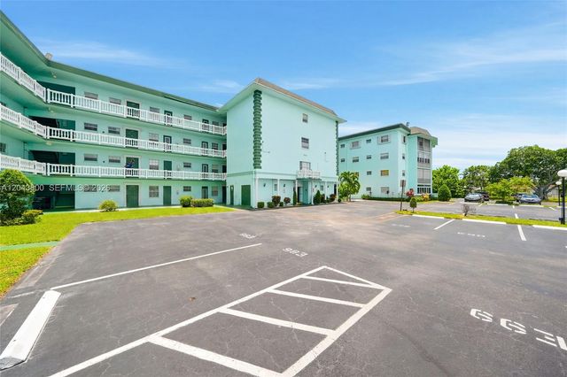 4141 NW 44th Avenue 321, Lauderdale Lakes, FL 33319