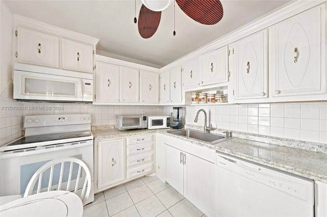 4141 NW 44th Avenue 321, Lauderdale Lakes, FL 33319