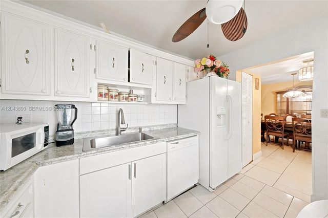 4141 NW 44th Avenue 321, Lauderdale Lakes, FL 33319