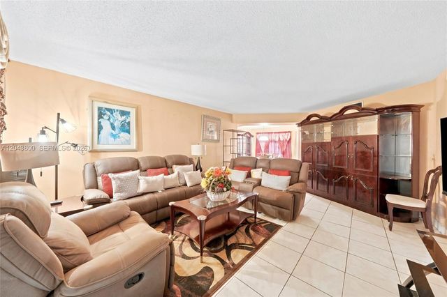 4141 NW 44th Avenue 321, Lauderdale Lakes, FL 33319