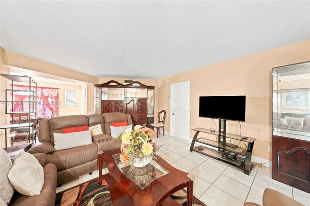 4141 NW 44th Avenue 321, Lauderdale Lakes, FL 33319