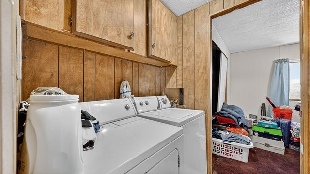 582 S Hunt Road, Golden Valley, AZ 86413