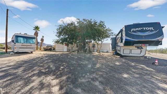 582 S Hunt Road, Golden Valley, AZ 86413