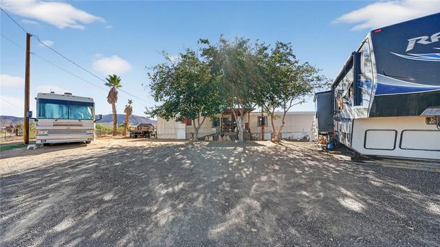 582 S Hunt Road, Golden Valley, AZ 86413