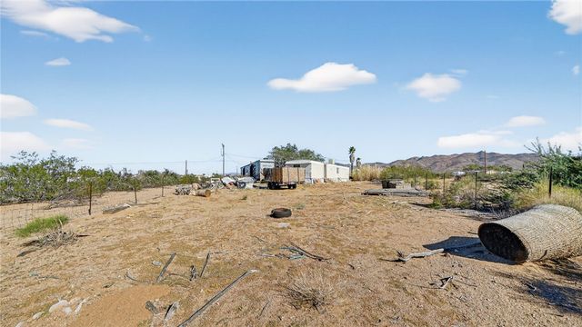 582 S Hunt Road, Golden Valley, AZ 86413